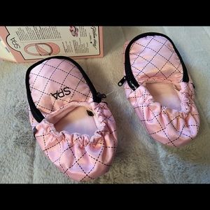 NEW NWT - Magic Bag SPA slippers - Small (5 to 7) Pink